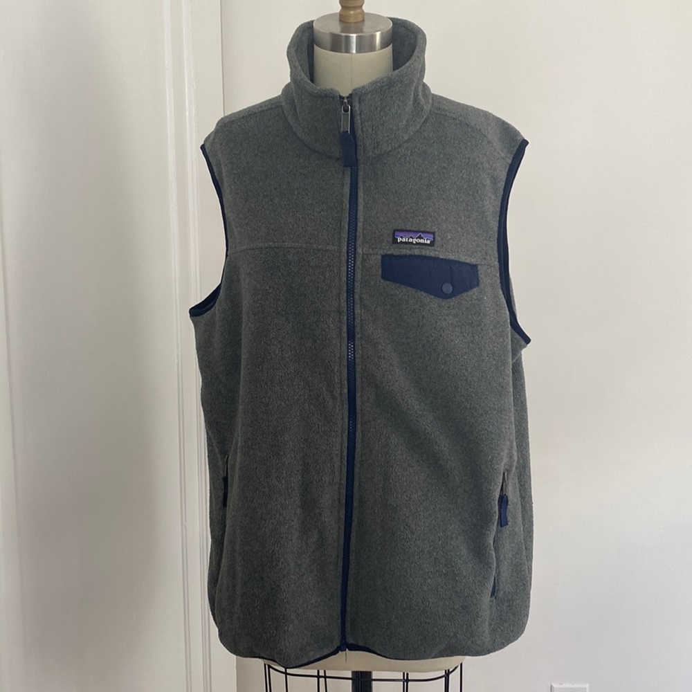 Gray and navy trim Patagonia Fleece Vest Men’s size Large